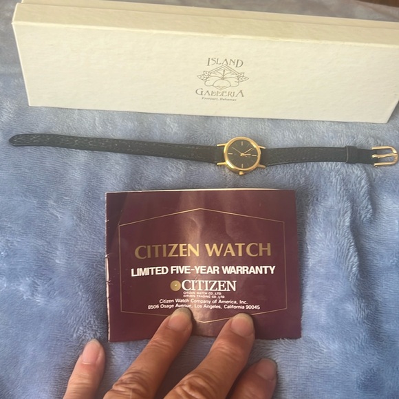 Citizen Vintage New Black Watch, receipt from Bahamas 1990 & $1 Queen Note - Picture 2 of 9
